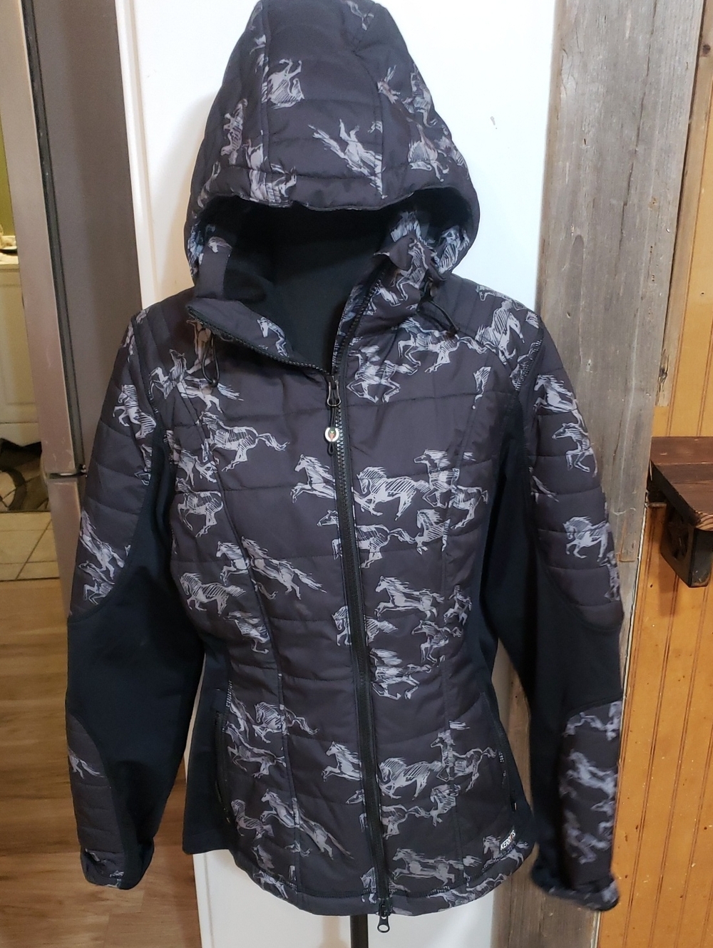 Kerrits Equestrian Apparel Women L All Over Horse Print Puffer Riding Jacket